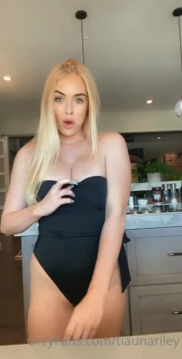 tiaunariley - Look how cute I looked today! Even while I hold my panties and baby