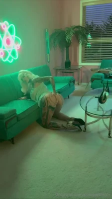 pinuppixie - Lets chat guys ill be on all night