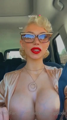 pinuppixie - ‪Friday feeding time 🤤‬🤤🤤