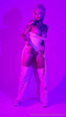 pinuppixie - Anything more cute than a landing strip?
