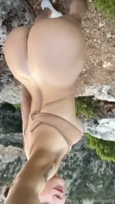 simenssofia - The next ten people to tip this post 10$ is getting a gift tonight !