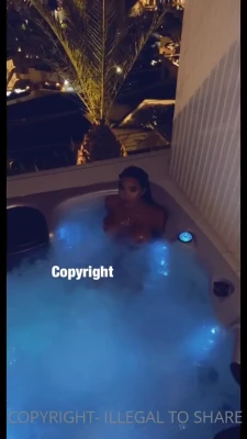 chloekhan - So I showed y’all these bikini bottoms once already… even though