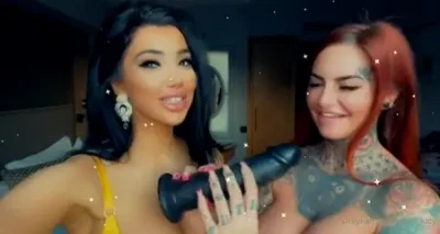 chloekhan - Spreadin’ cheeks & fixin’ leaks 👀🖤