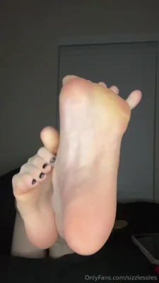 sizzlymizzly - Ass sooo red from getting spanked 👋🏾 for being a nasty slut 😔