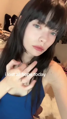 sizzlymizzly - Good morning ✨ hope y’all don’t mind the ratchet nails🤣