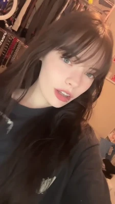 sizzlymizzly - Home workouts have benefits 😉 Who wants to see a sexy workout vid?