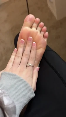 sizzlymizzly - I’m so horny, I just want to smother someone with my cheeks