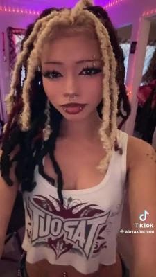 alayaxharmon - Are you with me? Imagine how hot our beach vacation will be together!