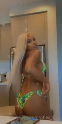 qflex_4life - Te gustaría poner tu pija en mis tetas así