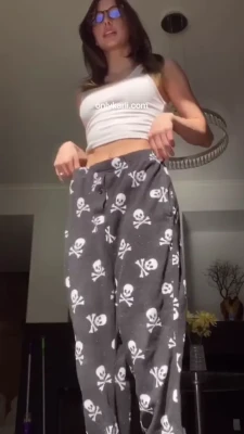 onlykarli - Happy Saturday babe! viisit my page and DM me so we can have a
