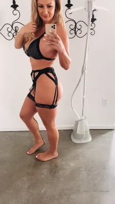 miss_swedish_bella - Getting down and dirty with my sportster today!! Thnk U BB for my