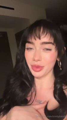 trinitybandit - Making middle fingers soooo sensual 💦