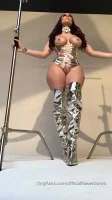 moneybirdette - Friday let's take that shower to catch a