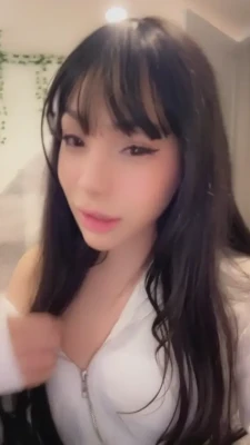hanacutiee - t-shirt with no panties on🤭