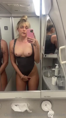amelie - You like it when I look back at you? DM me!🤭