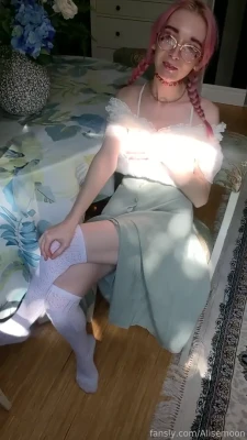 alicemoonvip - A tamer type outfit today