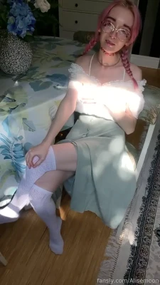 alicemoonvip - Weather's been sunny lately in the PNW (crazy for this time of year),