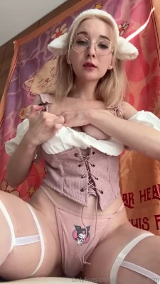 alicemoonvip - After the party Melissa sucked her neighbor's stinky feet  They went part 1