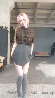 alicemoonvip - Showing Off My new portable Gloryhole Wall also Releasing hey my 1st