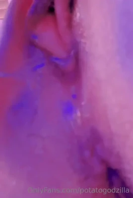 potatogodzilla - Lemme shake this ass for you 🍑🍑🍑