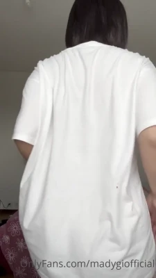 madygiofficial - I love the feeling of cum dripping out of my pussy after a good