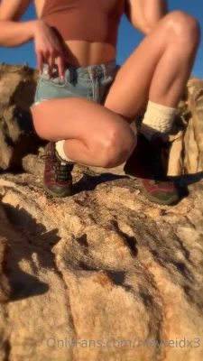 rieleyreidx3 - Trying to get your attention over here! 😍🍑 part 1