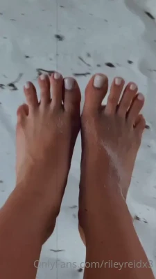 rieleyreidx3 - I’ll be creating and taking video calls all weekend! Message me if