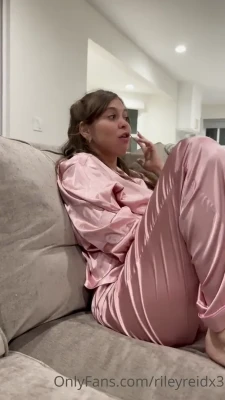 rieleyreidx3 - Can you help me undress? 💞
