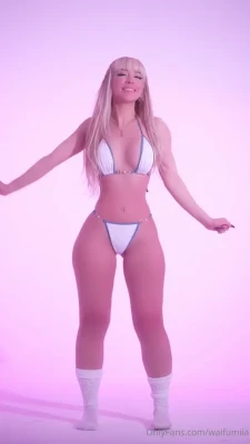 izzybunnies - My ass and my locked clit😏👌 Do you like my ass boys? Would you
