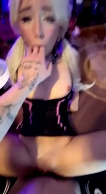 izzybunnies - Who wants some Cake?? ..lol... xoxo