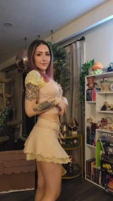 luxlo - 👾Let's snuggle on the coach and play cyberpunk!👾