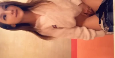 ellieleen1 - Going to see if I can get some action tonight 😈 Horny Monday!