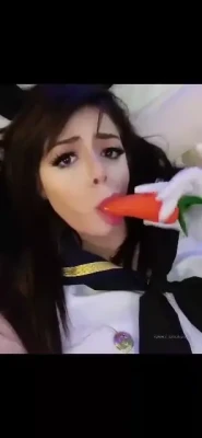 momokun - I need someone to make out with my pussy.