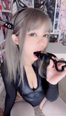 kittyxkum - Pov your this blanket wrapped around me 😛