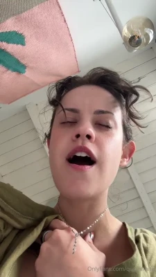 quinnfinite - Ando hot y estoy solita en el trabajo 👩🏻‍🌾 me vienes a
