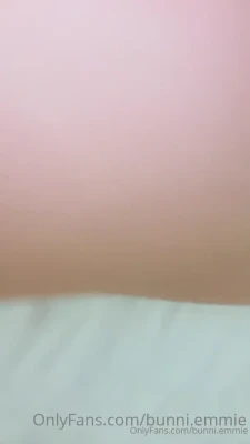 bunni - you sticking your face between my thighs or my tits first? 😝
