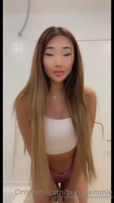 bunni - Do you like girls who smoke? Tell me and I'll make some 420 friendly