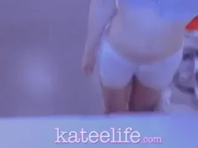 kateelife - Oil me up you filthy bastards 💦 Where is the oil going first? 😜