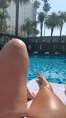 jadastevens420 - Hey! What are you wearing right now? 😉