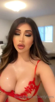 lilianaheartsss - Gioco con le tette e il dildo e alla fine me le schizzo di latte😜 part 1
