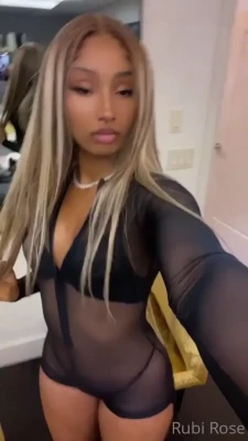 rubirose - For those of you that enjoy my delicious thickness! Para vocês que part 1