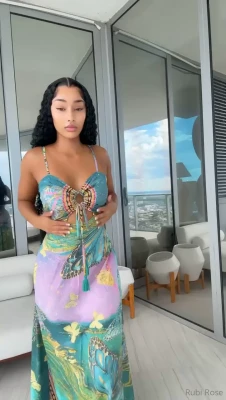rubirose - help me check for tan lines 😉☀️ part 1