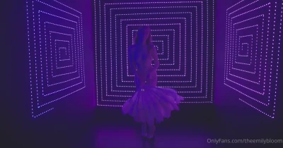 theemilybloom - Shaking my booty to music in a tight dress.