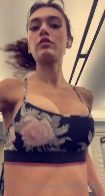 amirabrie - Valentines Videos coming on Wednesday.   I have a super sweet
