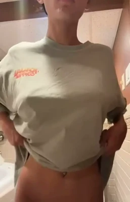 amirabrie - Come put your face in them