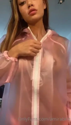 amirabrie - Happy Friday. Ans have a delicious Kambucha on me hehehe