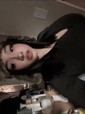 uniquesora - Want to undress me maybe ? 60 likesssss to play 😈