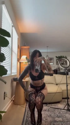 nonsalemwitch - Keep trying with my left hand... im a mess