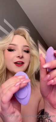 sneesnaw - Sexy pic and a video