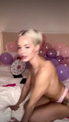 elsadreamjean - I love bubbles 🫧 Can I suck them off your cock?